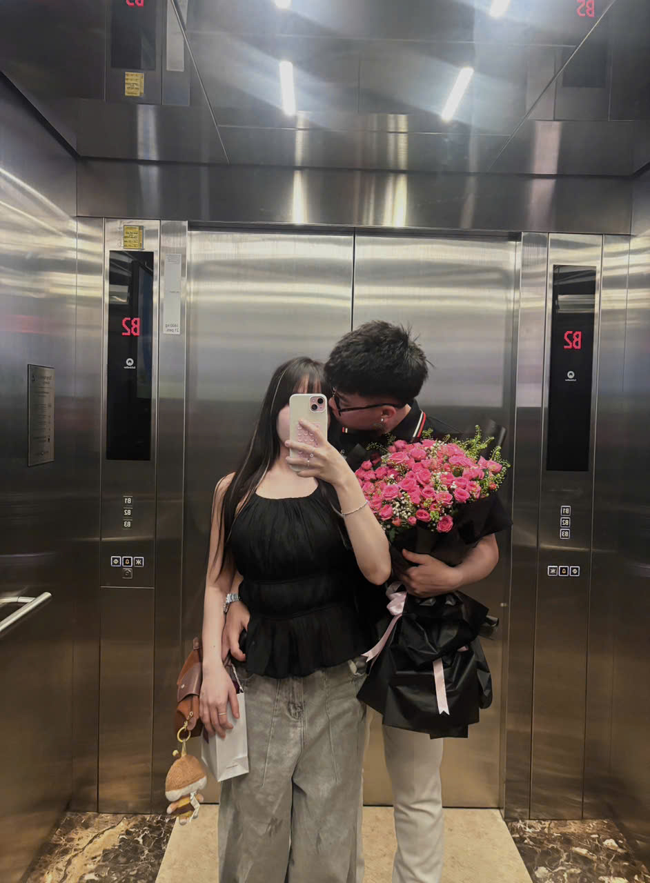 Picture of Christian Buehner taken from Unsplash</i></a>
              